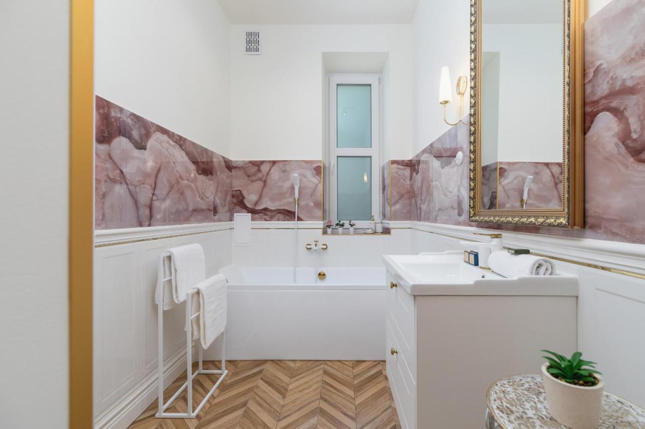 Luxurious & Unique Apartment Mickiewicza Cracow By Renters Prestige Krakow Ngoại thất bức ảnh